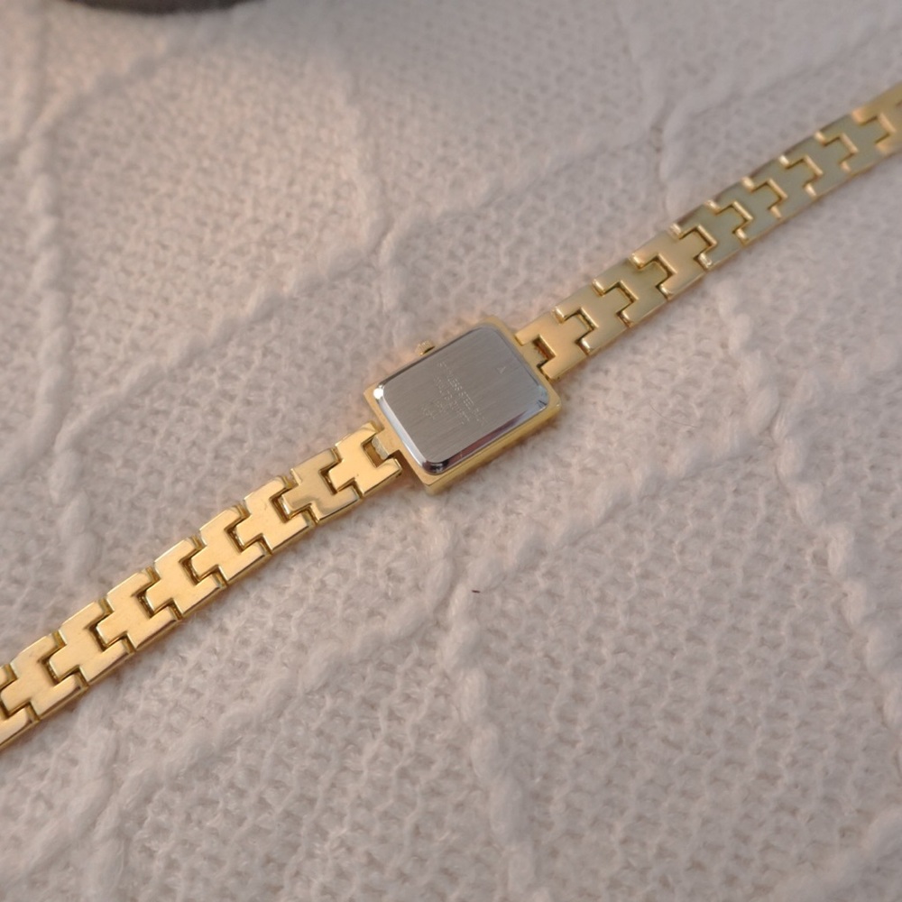 Vintage White Diamonds Elizabeth Taylor Timepiece - Picture 8 of 8